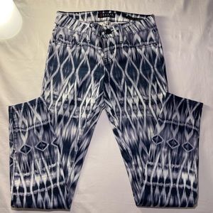 Guess 25 navy and white beach vibe pants stretchy